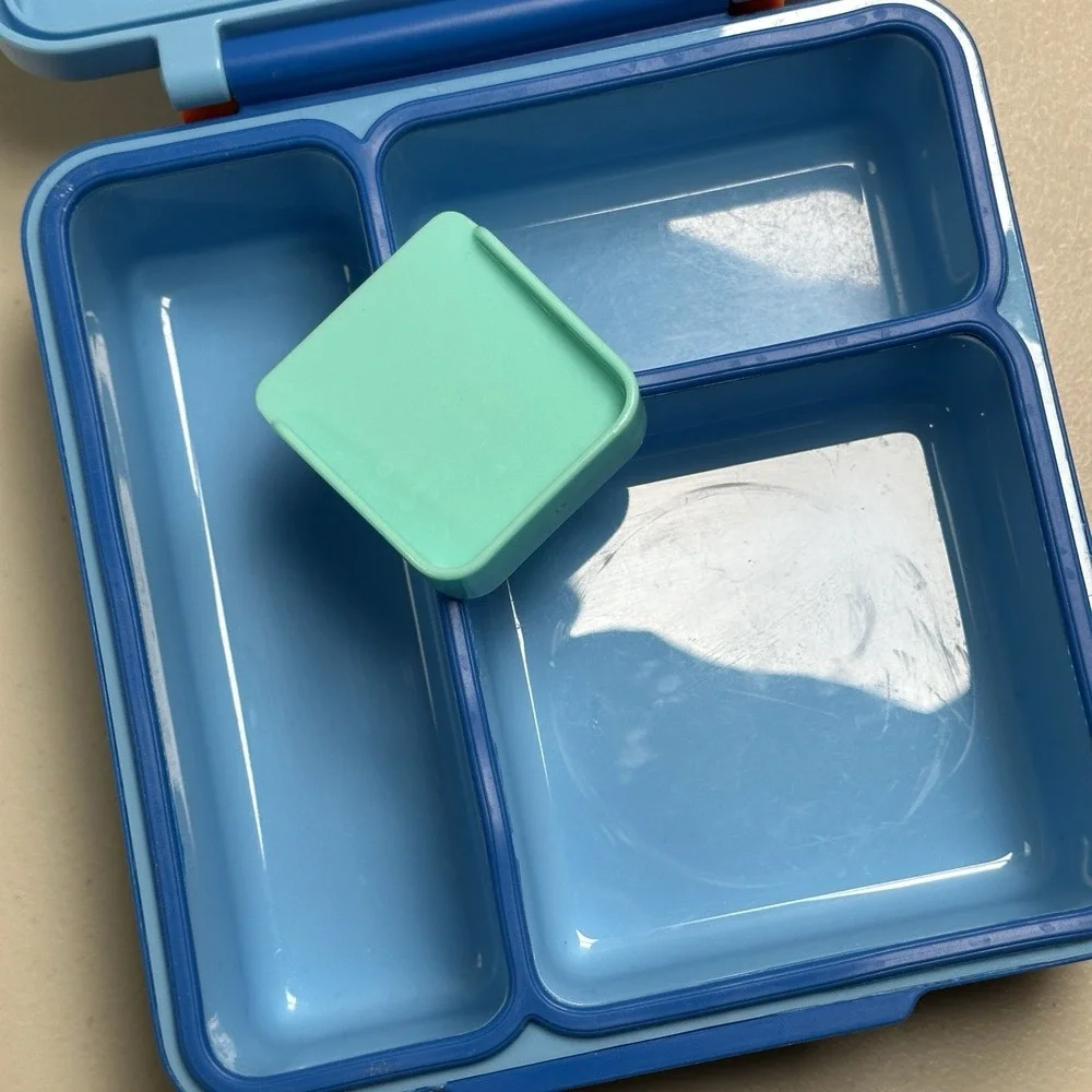 OmieBox Insulated Bento Box, 3 compartments, MISSING HOT FOOD CONTAINER